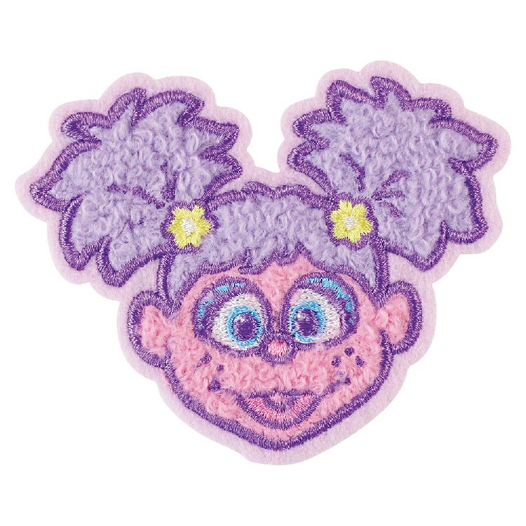 ★ミント刺繍×セサミ★ ハンドメイド　リバーシブル　スタイ セサミストリート】モコモコ刺しゅうステッカー（アビー）SS-5546504AB